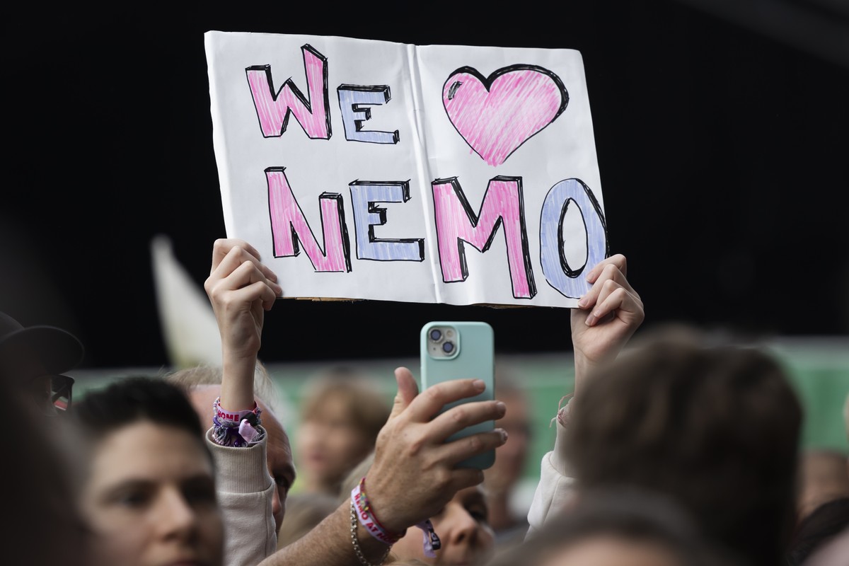 epa11513329 A festival-goer holds up a 'We love Nemo' sign as Swiss singer and 2024 Eurovision Song Contest winner Nemo (not pictured) performs at the Lakelive Festival in Biel, Switzerland, ...