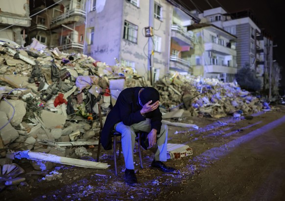 epaselect epa10480774 An elderly man reacts after a new 6.3 magnitude earthquake in Hatay, Turkey, 20 February 2023. According to the United States Geological Survey (USGS) a 6.3-magnitude quake struc ...