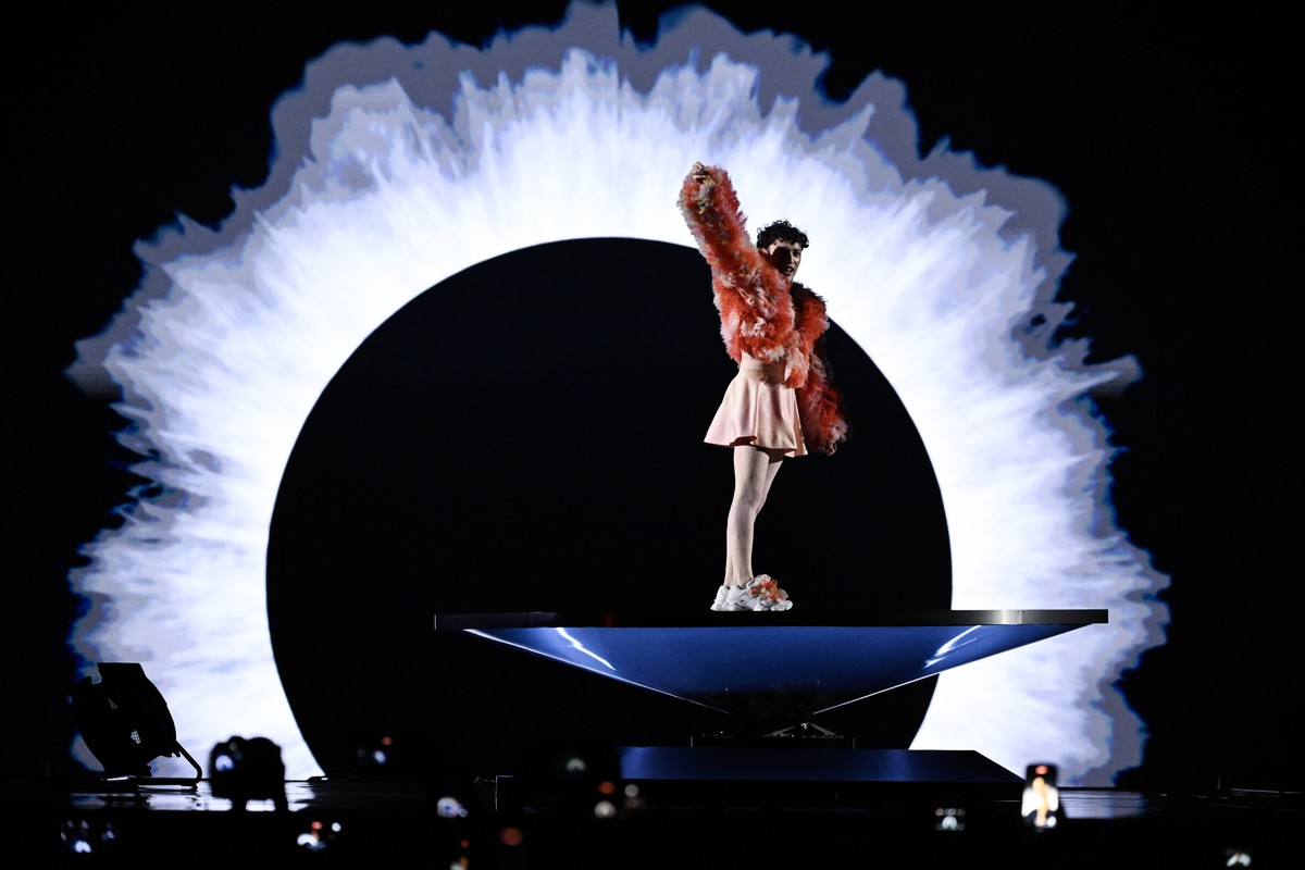 epa11326952 Nemo representing Switzerland with the song "The code" performs during the first rehearsal of the second semi-final of the Eurovision Song Contest (ESC) at Malmo Arena, in Malmo, ...