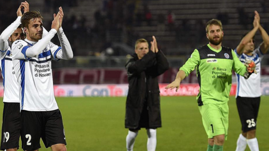 Da Costa und Kollegen bedanken sich nach dem Auswärtssieg in Livorno bei den mitgereisten Fans.