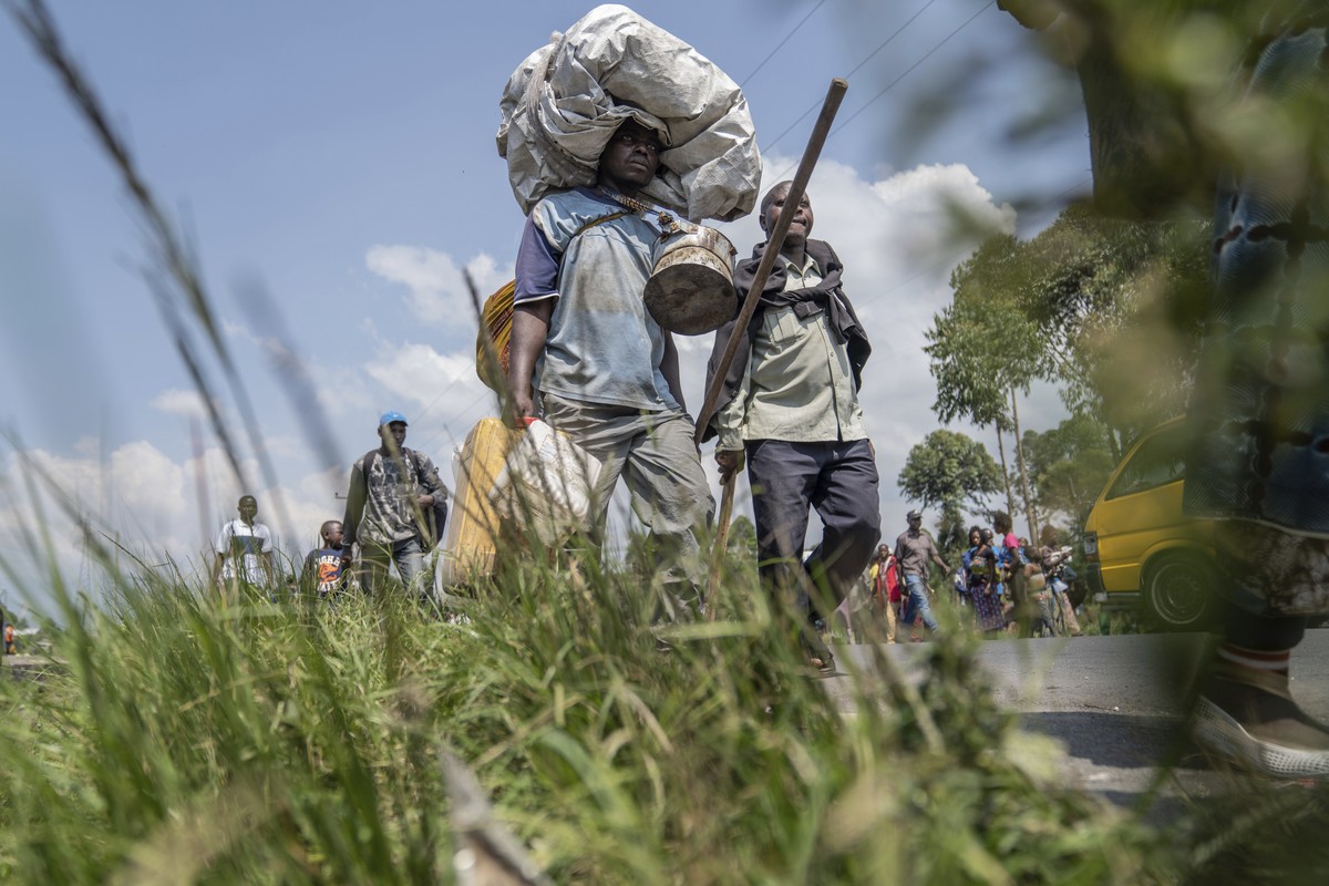 Thousands who are fleeing the ongoing conflict between government forces and M-23 rebels reach the entrance the Democratic Republic of Congo eastern city of Goma Wednesday, Feb. 7, 2024. (AP Photo/Mos ...
