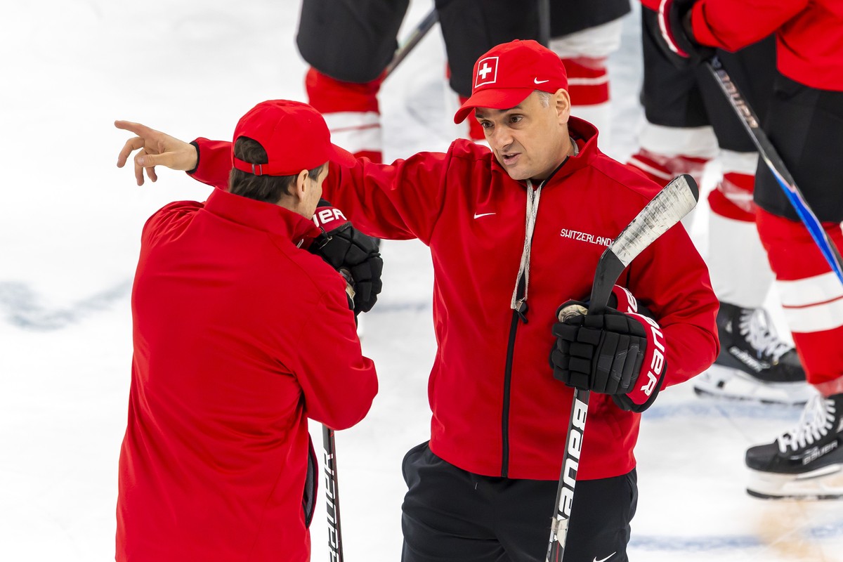 epa12717495 Jan Cadieux Jan, (R) assistant coach of Switzerland national ice hockey team, speaks with Patrick Fischer, (L) head coach of Switzerland national ice hockey team, during a training session ...