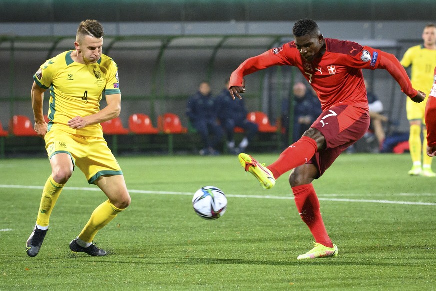 epa09520723 Lithuania&#039;s defender Edvinas Girdvainis (L) fights for the ball against Switzerland&#039;s forward Breel Embolo during the FIFA World Cup 2022 European Qualifying Group C soccer match ...