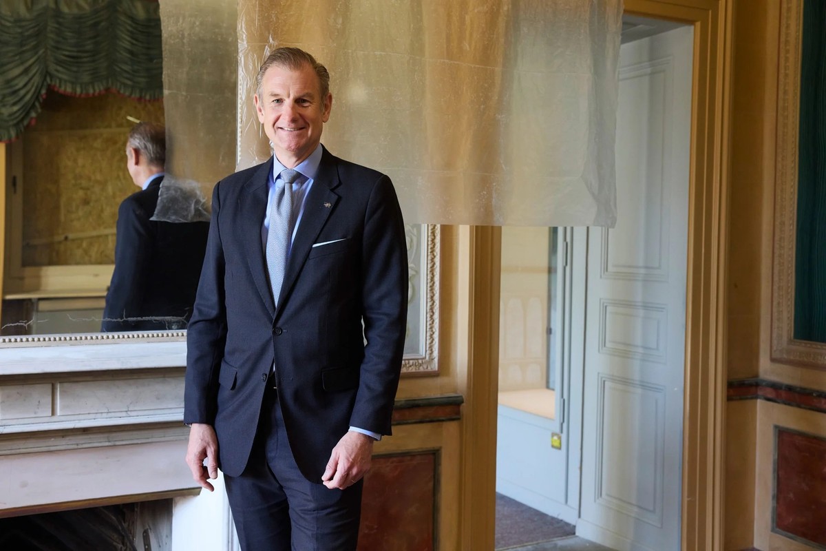 Le directeur du Beau-Rivage, Robert Herr, fait visiter le chantier.