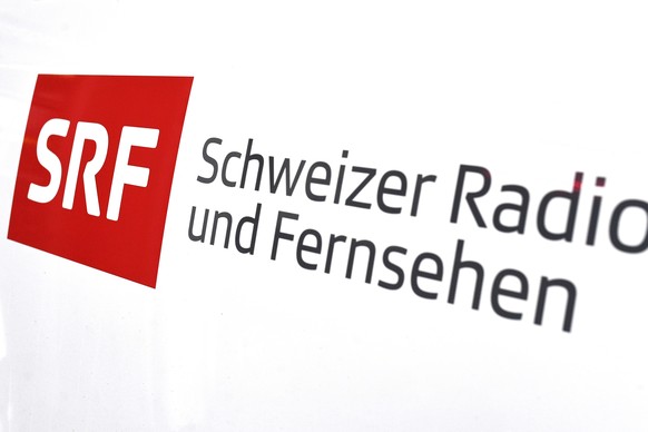 Logo SRF an der Jahresmedienkonferenz im Studio Zuerich Leutschenbach am Dienstag, 24. Januar 2017. (KEYSTONE/Walter Bieri)