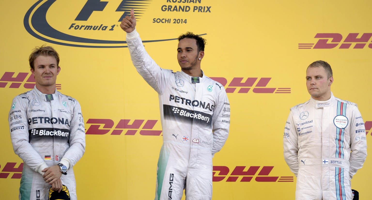 Hamilton (mitte) feiert seinen 31. Karriere-Titel. Rosberg (links) und Bottas sehen nicht ganz so glücklich aus.