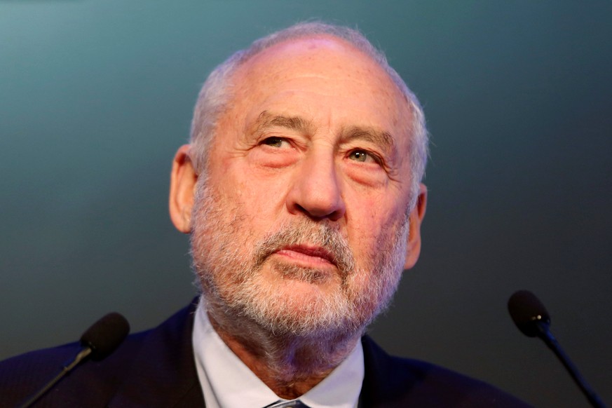 Nobel Prize-winning economist Joseph Stiglitz attends a keynote presentation during CLSA investors conference in Hong Kong, China September 19, 2016. REUTERS/Bobby Yip