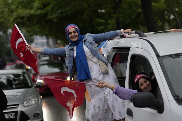 Supporters of the Turkish President Recep Tayyip Erdogan celebrate at AK Party offices in Istanbul, Turkey, Sunday, May 28, 2023. Erdogan takes lead in unofficial count in Turkey&#039;s presidential r ...