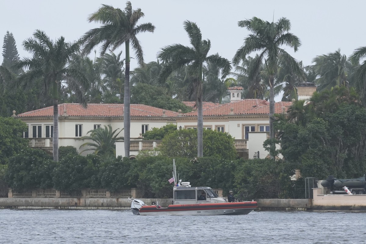 Law enforcement patrol near Mar-a-Lago on Election Day, Tuesday, Nov. 5, 2024, in Palm Beach, Fla. (AP Photo/Marta Lavandier)
