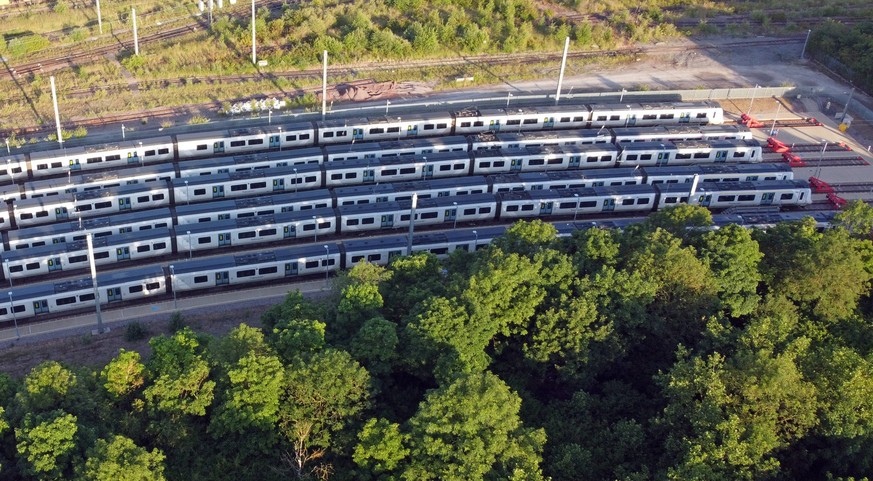 Parkierte Waggons in der Peterborough Station.