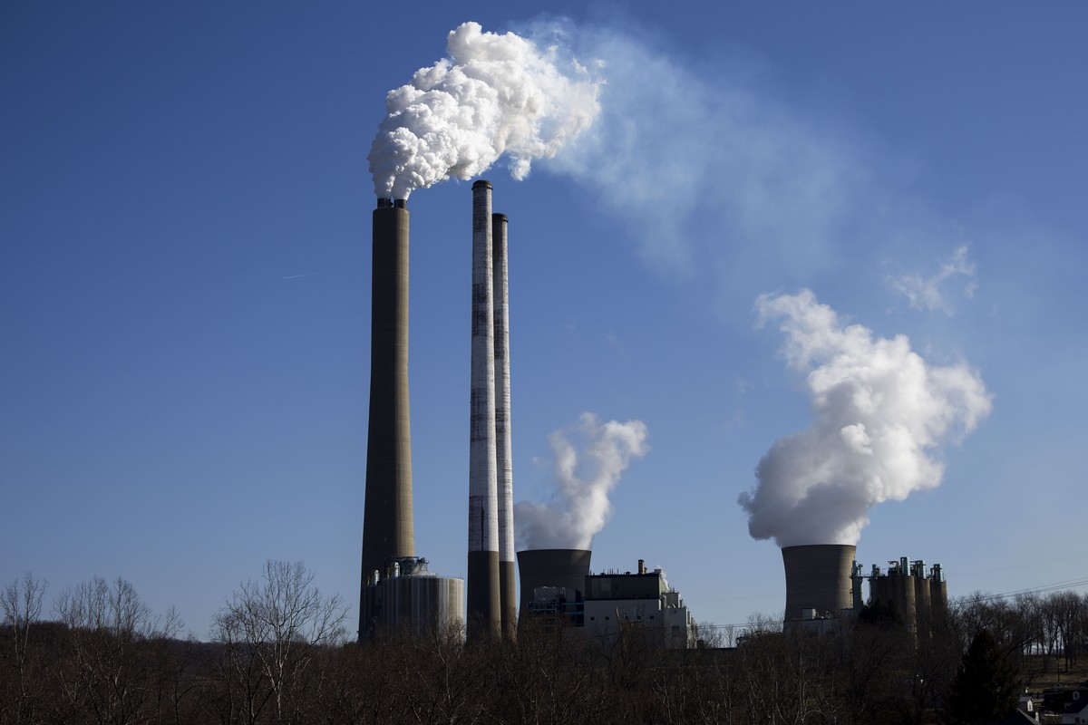 epa11954642 A view of the Harrison Power Station, a coal-fired power plant owned by FirstEnergy that was built in the early 1970s and uses approximately 5 million tons of coal annually, in Haywood, We ...