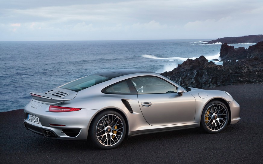 http://www.motortrend.com/roadtests/coupes/1305_2014_porsche_911_turbo_first_look/photo_02.html porsche 911 2014