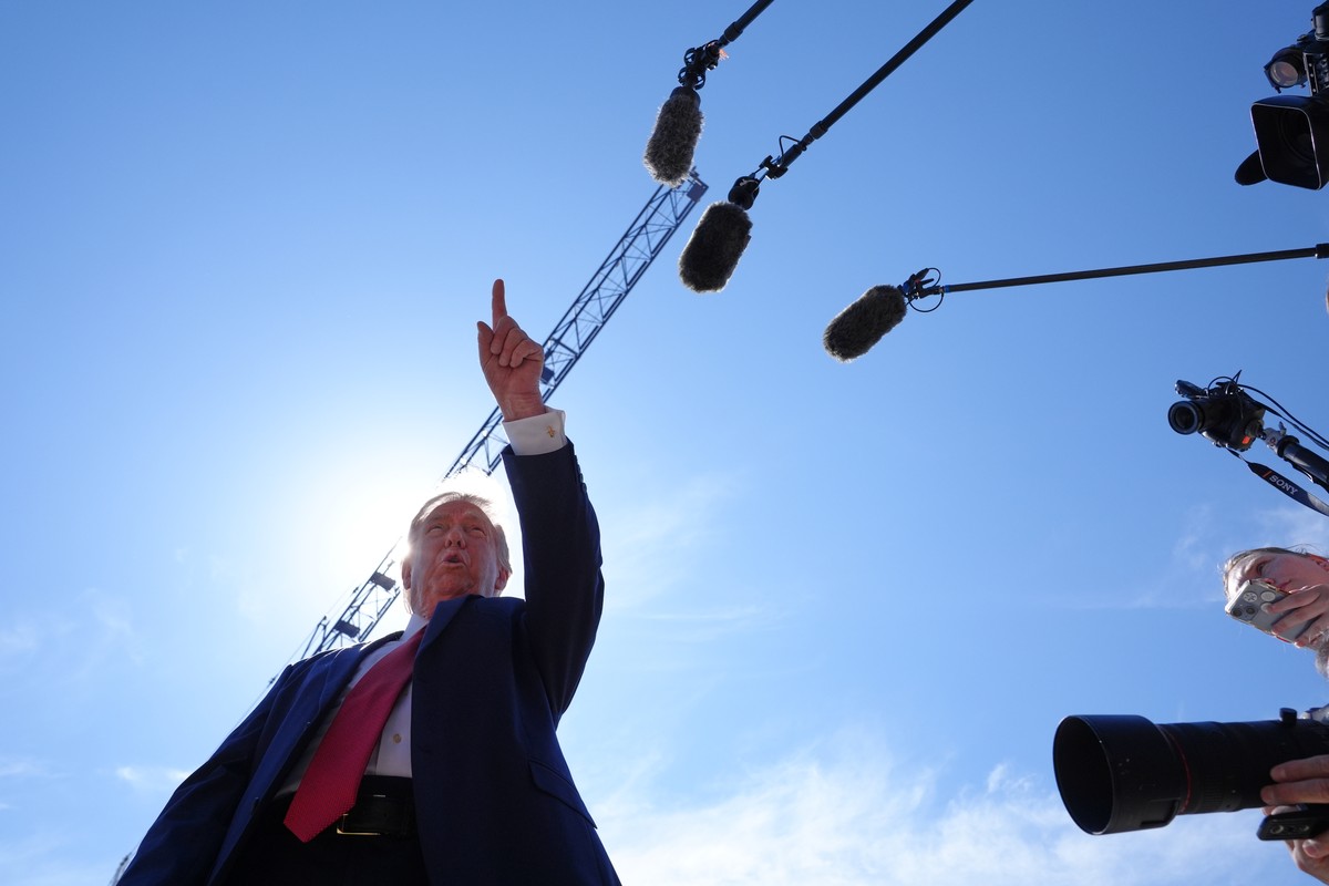 President Donald Trump speaks as he tours Ballroom construction around the outside the White House, Tuesday, May 19, 2026, in Washington. (AP Photo/Jacquelyn Martin)
Donald Trump