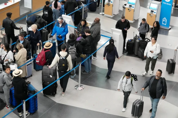 Viele internationale Studierende in den USA verreisen während der Semesterferien.