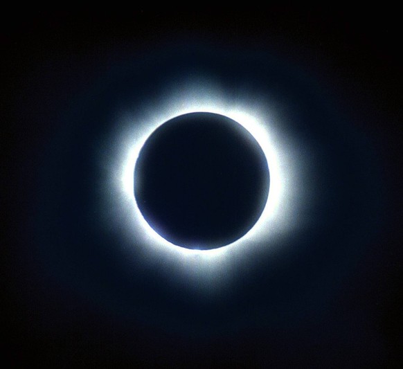 Bildnummer: 60635916 Datum: 21.02.2006 Copyright: imago/blickwinkel
Totale Sonnenfinsternis am 11.08.1999, Protuberanzen sichtbar, Deutschland, Bayern, Muenchen totale solar eclipse at 11.08.1999, Ger ...