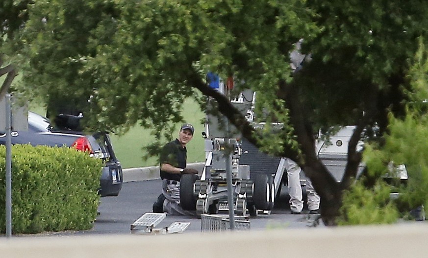 Solch ein Roboter wurde auch gegen den Heckenschützen von Dallas eingesetzt – allerdings: Er deponierte Sprengstoff zur Tötung des Täters.