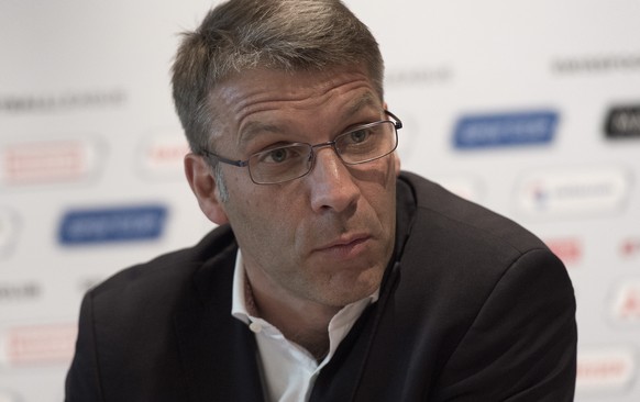 HSV-Sportdirektor Peter Knäbel will nichts falsch gemacht haben.