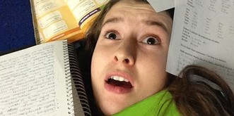 Das Uni-Semester ist schon halb vorbei und du hast noch nichts gelernt? Mit diesen Tricks mogelst du dich trotzdem durch