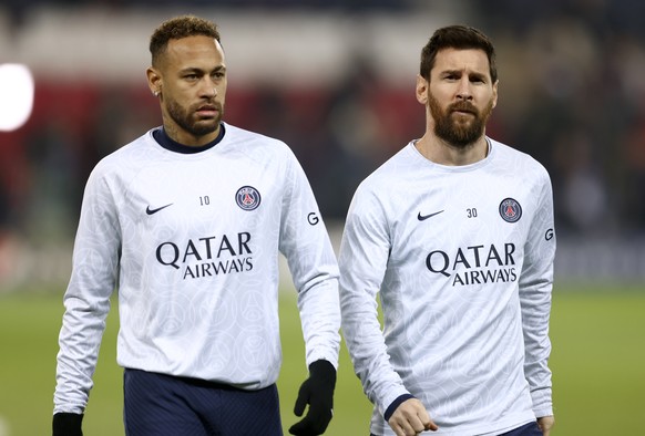 epa10467124 Neymar (L) and Lionel Messi (R) of PSG react prior to the UEFA Champions League Round of 16, 1st leg match between Paris Saint-Germain and Bayern Munich in Paris, France, 14 February 2023. ...