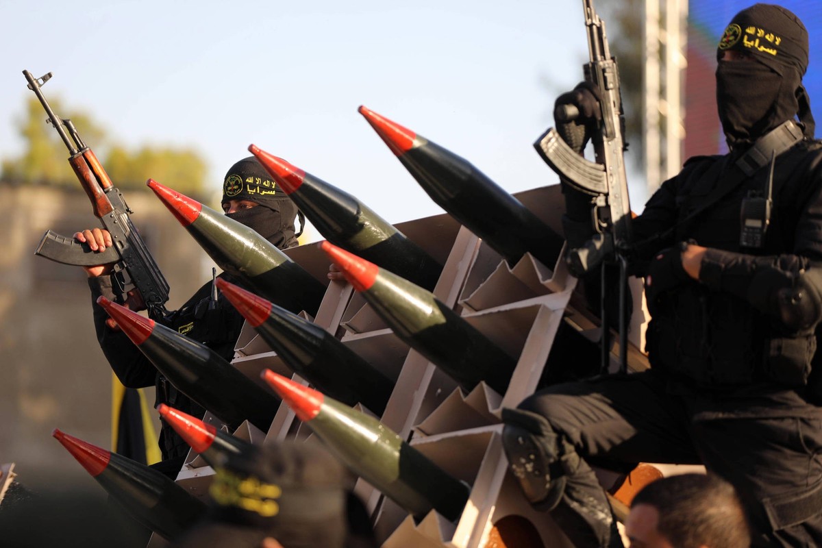 May 29, 2021, Gaza city, Gaza Strip, Palestinian Territory: Fighters of al-Quds Brigades, the armed wing of the Palestinian Islamic Jihad movement, parade with their weapons in the streets of Gaza Cit ...