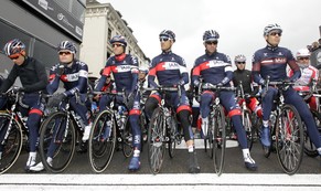 Vor dem Startschuss gab es in Gent eine Schweigeminute für Kristof Goddaert. Der belgische Fahrer des Schweizer IAM-Teams war vor zwei Wochen im Training tödlich verunglückt.