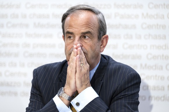 Gerhard Pfister, Parteipraesident und Nationalrat (ZG) die Mitte, spricht ueber die Volksinitiative �Fuer tiefere Praemien ? Kostenbremse im Gesundheitswesen (Kostenbremse-Initiative)�, am Donnerstag, ...