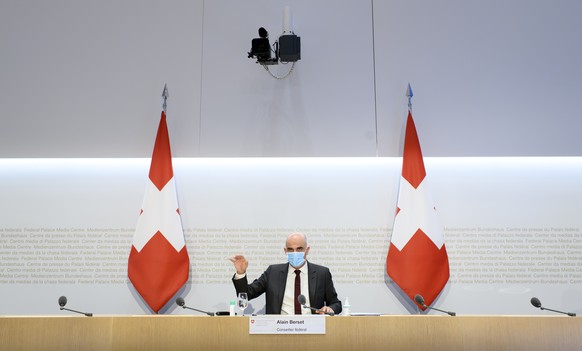 Bundesrat Alain Berset, spricht an der Medienkonferenz zu den neusten Massnahmen zur Bewaeltigung der Coronavirus-Pandemie im Anschluss an die Bundesratssitzung, am Freitag, 19. Maerz 2021 in Bern. (K ...