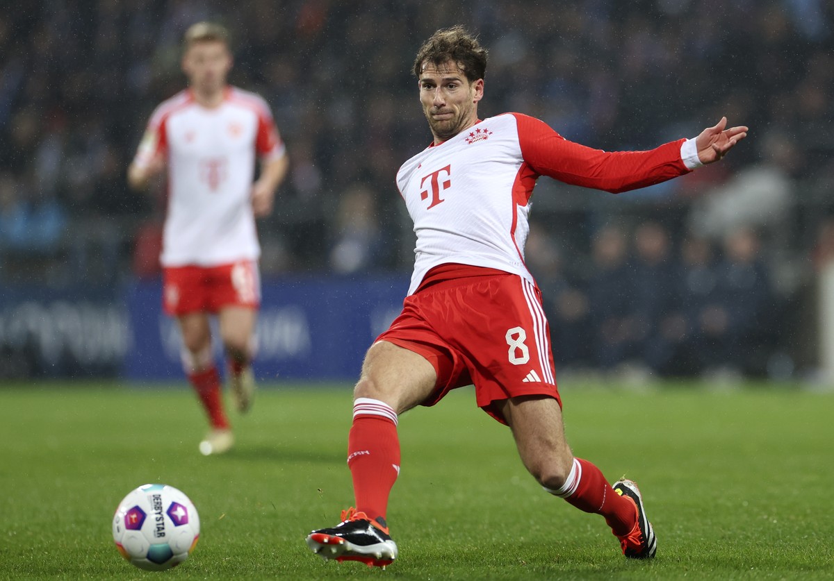 epa11163911 Munich's Leon Goretzka in action during the German Bundesliga soccer match between VfL Bochum and FC Bayern Munich in Bochum, Germany, 18 February 2024. EPA/CHRISTOPHER NEUNDORF CONDI ...
