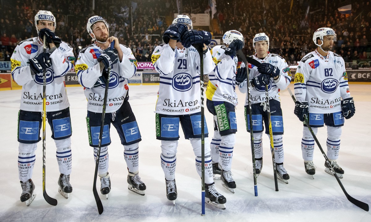 Ambri-Piotta's players looks on disappointed after losing against Fribourg, during the game of National League A (NLA) Swiss Championship between HC Fribourg Gotteron and Ambri-Piotta, at the ice ...