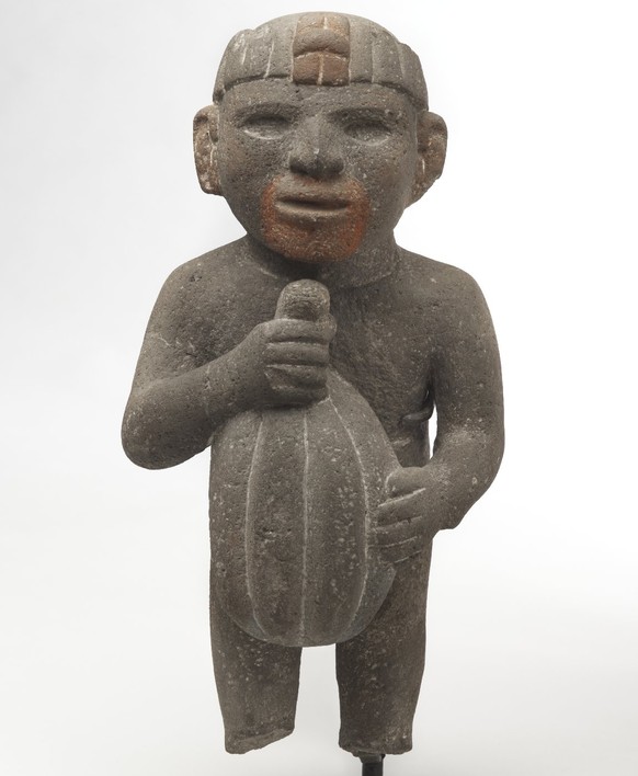 https://upload.wikimedia.org/wikipedia/commons/3/37/Aztec._Man_Carrying_a_Cacao_Pod%2C_1440-1521.jpg maya kakaobohne archäologie schokolade