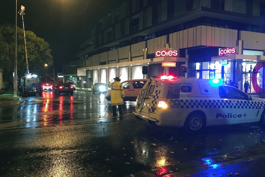 epa06012594 Police and emergency services close to the scene of a hostage situation in Melbourne, Australia, 05 June 2017. A shootout that left two men dead, three police officers injured, and a woman ...