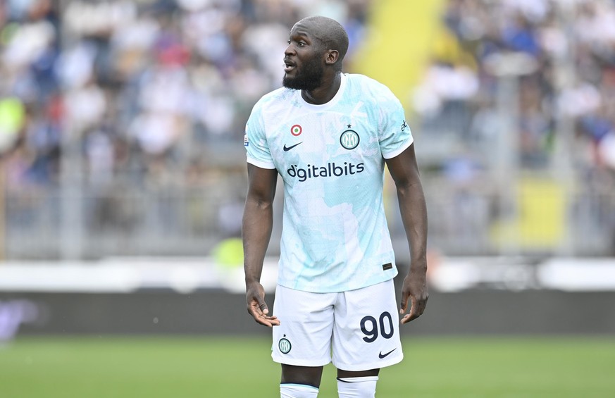 epa10587459 Inter Milan&#039;s Belgian forward Romelu Lukaku celebrates after scoring 0-1 lead during the Italian serie A soccer match Empoli FC vs FC Inter Milan at Carlo Castellani Stadium in Empoli ...