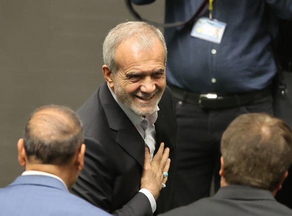 epa11509596 Iranian President-elect Masoud Pezeshkian arrives before swearing-in ceremony as new president at the Iranian parliament in Tehran, Iran, 30 July 2024. Pezeshkian was sworn-in as the new I ...