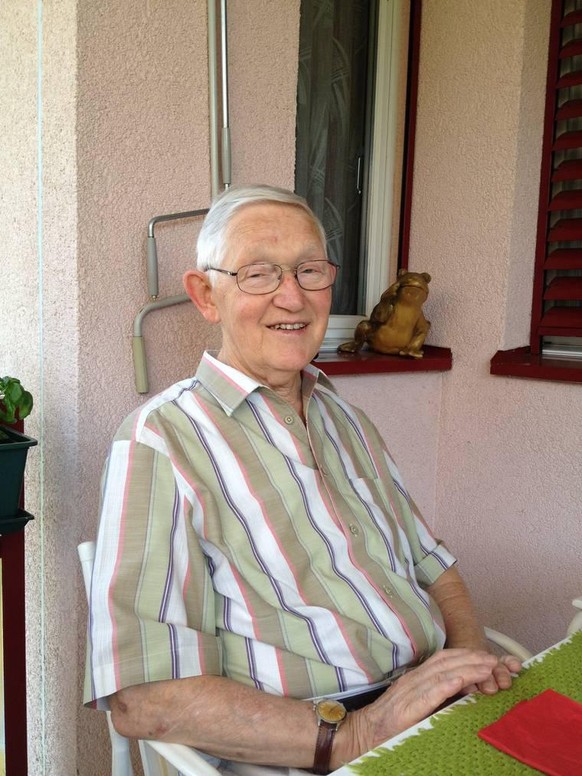 Ernst Luginbühl, 90†, auf seinem Balkon in Spreitenbach AG.