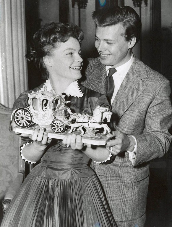 Böhm mit Romy Schneider im Mai 1955.