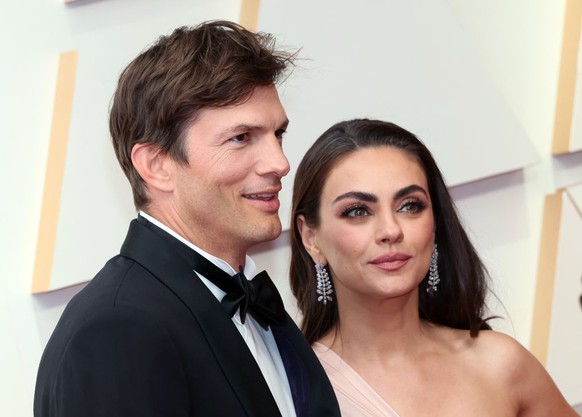 HOLLYWOOD, CALIFORNIA - MARCH 27: (L-R) Ashton Kutcher and Mila Kunis attend the 94th Annual Academy Awards at Hollywood and Highland on March 27, 2022 in Hollywood, California. (Photo by David Living ...