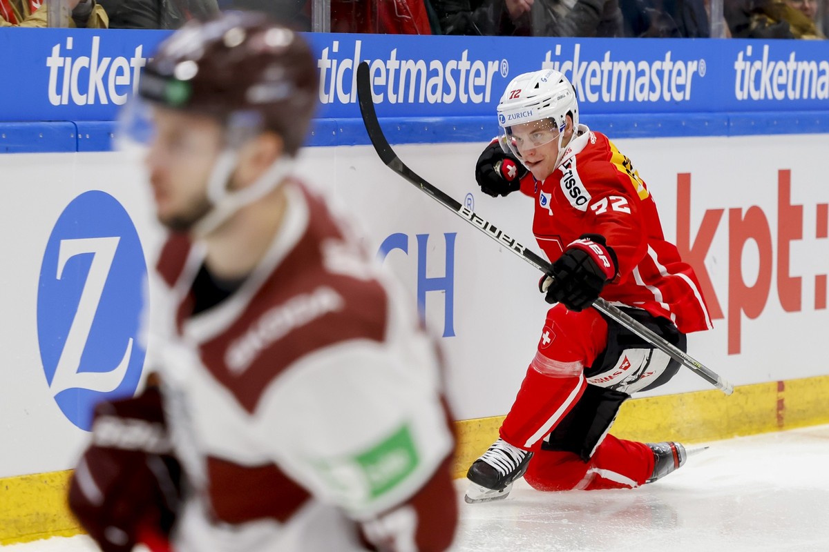 Switzerland's Dominik Egli, right, celebrates his goal to 1-0 during the test ice hockey international game between Switzerland and Latvia at the Guettingersreuti hall in Weinfelden, Switzerland, ...