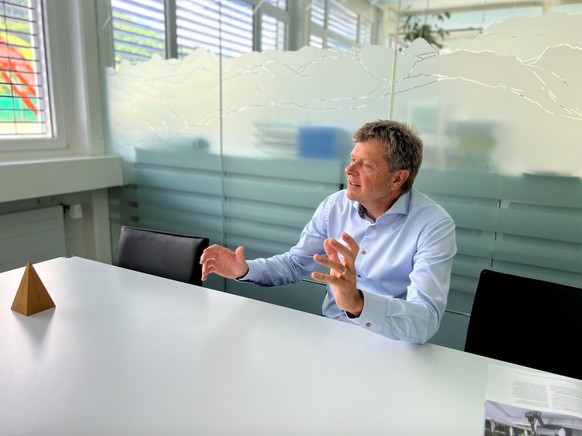 Grünliberale (GLP) Parteipräsident und Berner Nationalrat Jürg Grossen in seiner Unternehmung elektroplan Buchs &amp; Grossen AG in Frutigen, im Berner Oberland, anlässlich des watson Wahljahr-Intervi ...