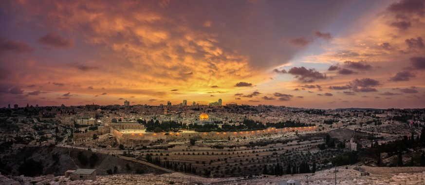 Panoramablick auf die Altstadt von Jerusalem und den Tempelberg vom OlebenstBerg