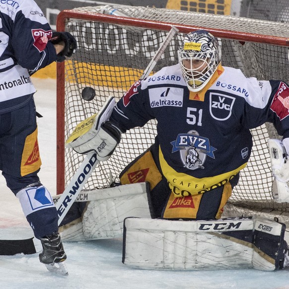 Torhueter Tobias Stephan, mitte, von Zug beim Eishockey Meisterschaftsspiel in der Qualifikation der National League zwischen dem EV Zug und dem HC Lausanne vom Freitag, 11. Januar 2019 in Zug. (KEYST ...