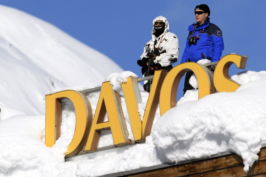 epa06467609 Members of Swiss special police forces stand on the roof of the Kongress Hotel next to the Congress Center during the opening day of the 48th Annual Meeting of the World Economic Forum, WE ...