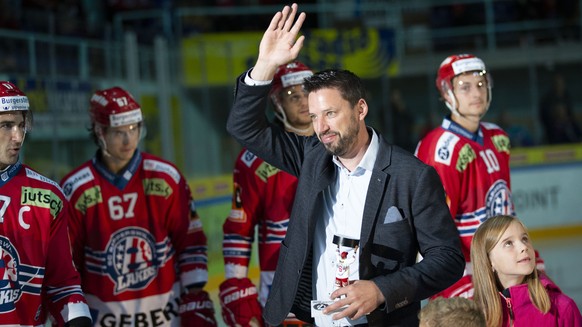 Der ehemalige SC Rapperswil-Jona Lakers Spieler Cyrill Geyer wird verabschiedet vor dem Eishockey-Meisterschaftsspiel der National League zwischen den SC Rapperswil-Jona Lakers und dem EV Zug am Samst ...