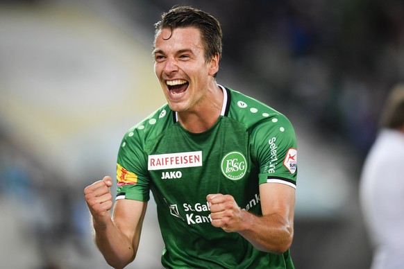 St.Gallens Lukas Goertler bejubelt das 2-0, beim Fussball Super-League Spiel zwischen dem FC St. Gallen und dem Servette FC, am Samstag, 21. September 2019, im Kybunpark in St. Gallen. (KEYSTONE/Gian  ...