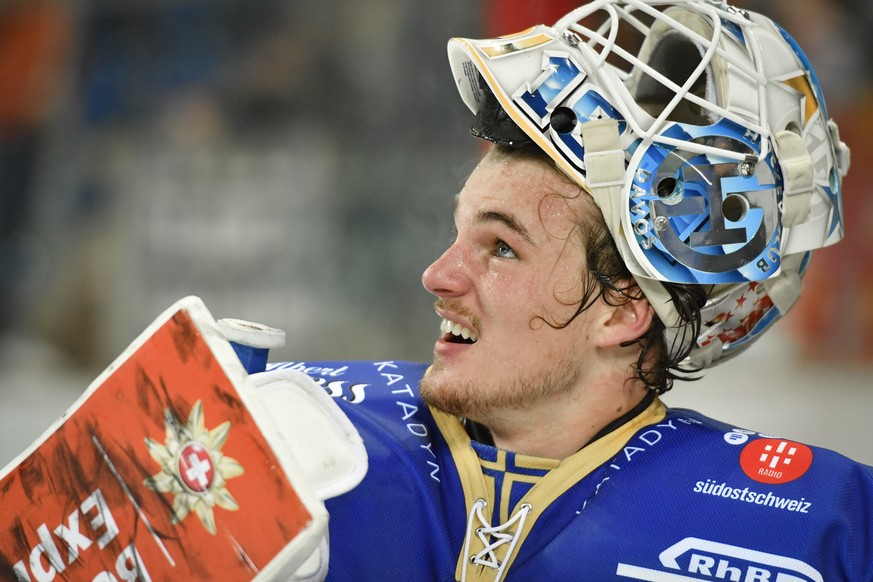 Goalie Gilles Senn von Davos, aufgenommen nach dem Eishockey-Qualifikationsspiel der National League A zwischen dem HC Davos und EHC Biel, am Donnerstag, 22. Dezember 2016, in der Vaillant Arena in Da ...