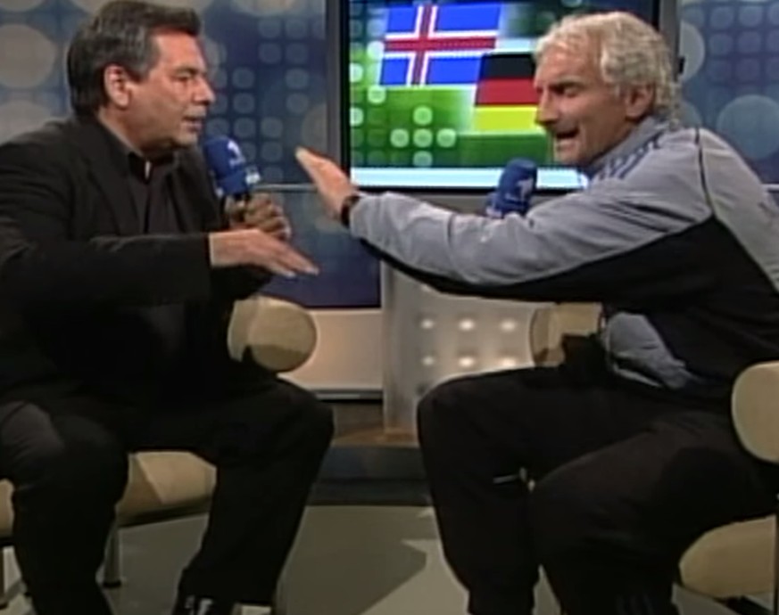 Es gibt nur ein' Rudi Völler und der schenkt Weissbier-Waldi so richtig ein