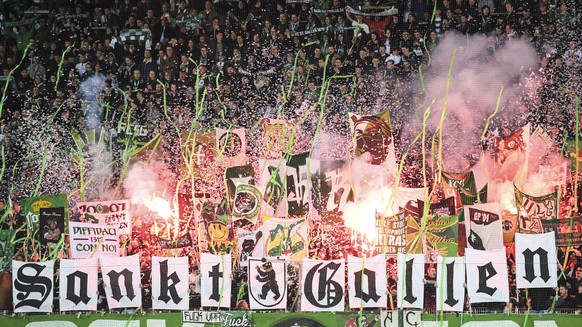 Choreo der St. Galler Fans, beim Fussball Super-League Spiel zwischen dem FC St. Gallen und dem FC Sion, am Samstag, 2. November 2019, im Kybunpark in St. Gallen. (KEYSTONE/Gian Ehrenzeller)