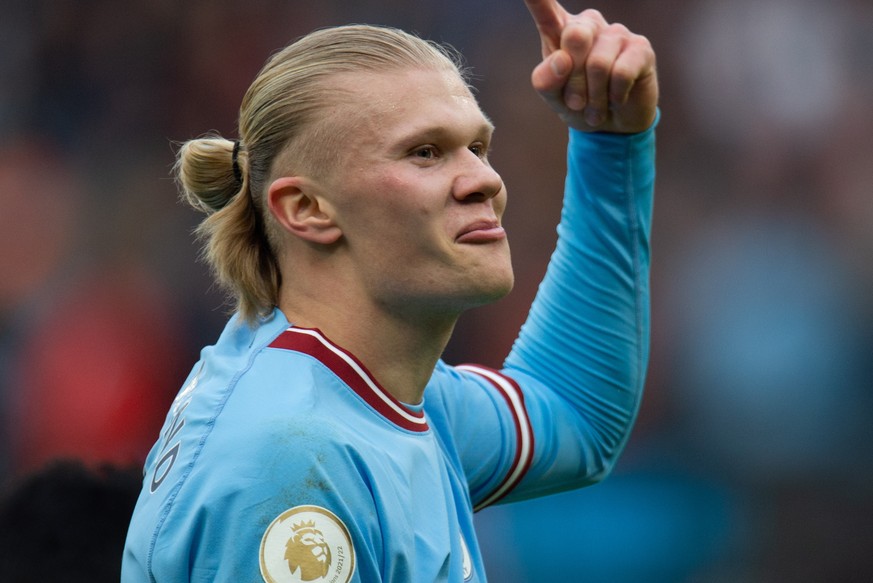 epa10423031 Manchester City&#039;s Erling Haaland celebrates after scoring the first goal during the English Premier League soccer match between Manchester City and Wolverhampton Wanderers at the Etih ...