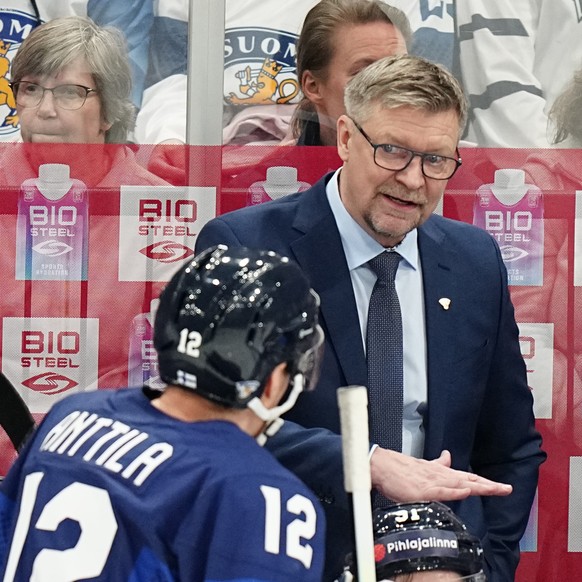 Finland&#039;s head coach Jukka Jalonen, centre, gestures during the group A match between Finland and USA at the ice hockey world championship in Tampere, Finland, Friday, May 12, 2023. (AP Photo/Pav ...