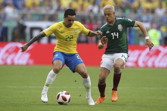 Brazil&#039;s Fagner, left, vies for the ball with Mexico&#039;s Javier Hernandez during the round of 16 match between Brazil and Mexico at the 2018 soccer World Cup in the Samara Arena, in Samara, Ru ...