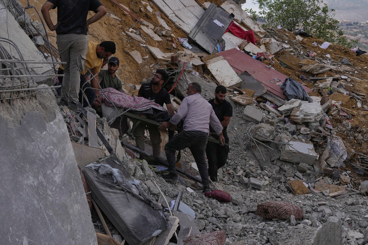 People carry a body of a person who was killed at a house that was hit by an Israeli airstrike in Arab Salim village, southern Lebanon, Sunday, Sept. 6, 2026. (AP Photo/Mohammed Zaatari)
Lebanon Israe ...